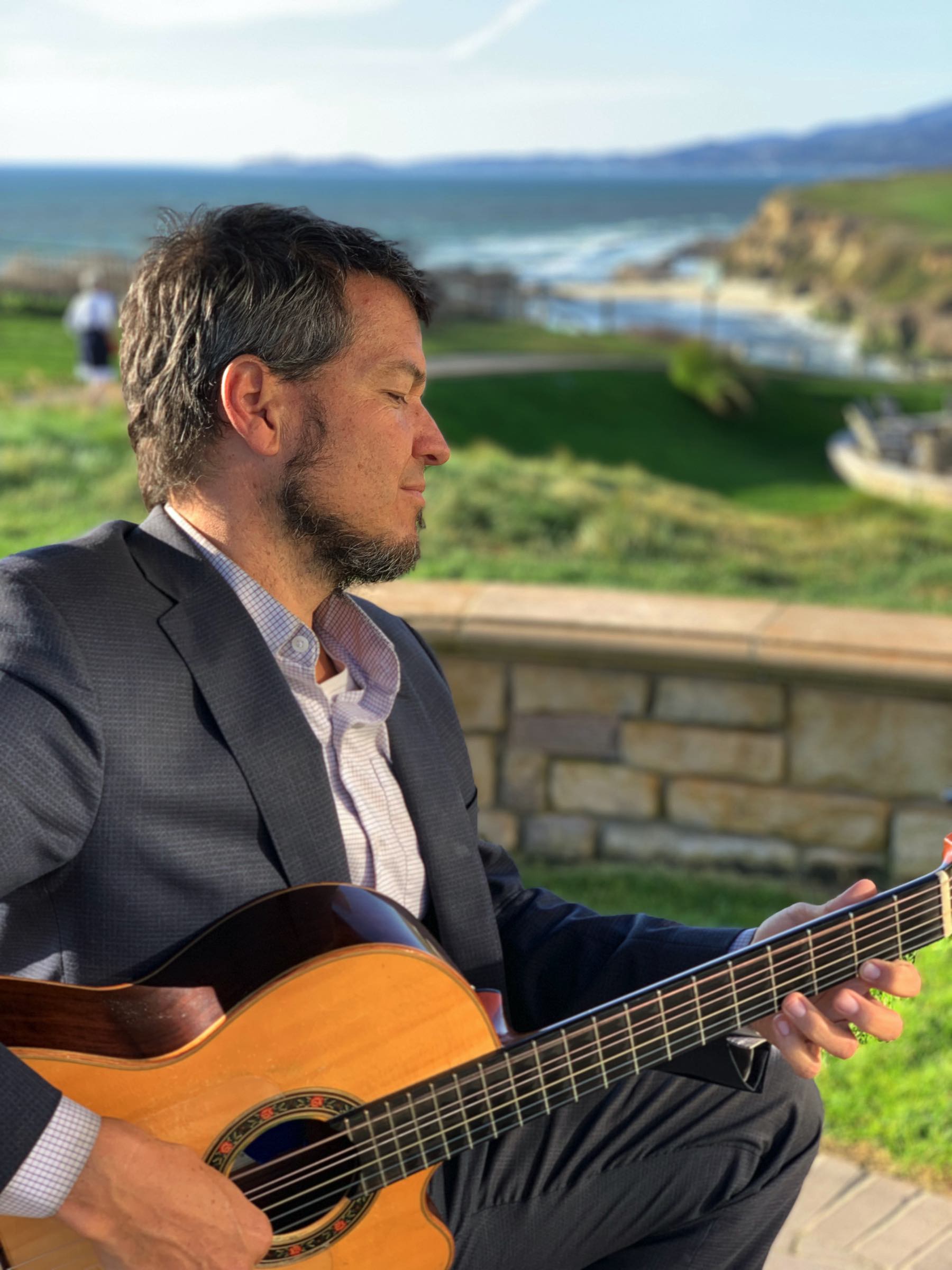 Daniel Fríes performing